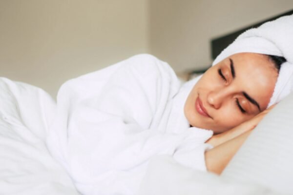 Here’s why you should avoid washing your hair at night – Times of India
