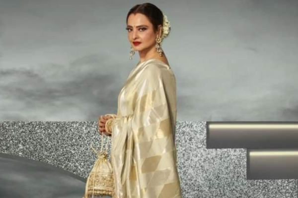 5 gorgeous hairstyles inspired by Rekha for your saree