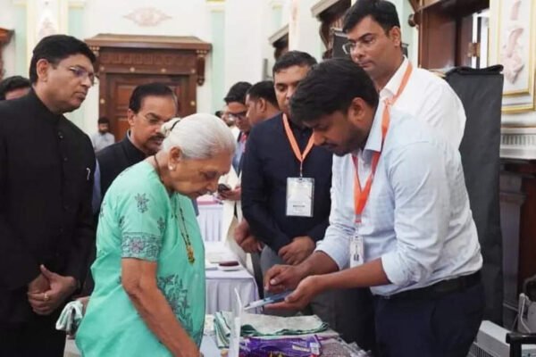 HastKalaPramanak Chip: IIT Delhi Student Develops Chip To Solve Fake Banarasi Saree Problem