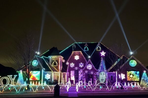 From Santa Clarita to Las Vegas: The Most Spectacular Holiday Light Shows That Will Make You Believe in the Magic of Christmas