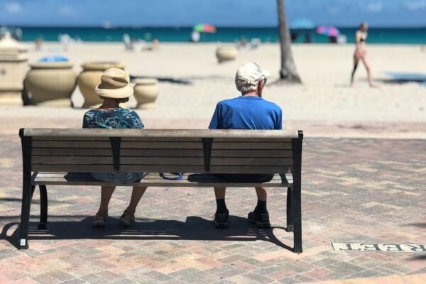 Living apart together: separate houses, same communication, the new path to happiness for couples over 60?