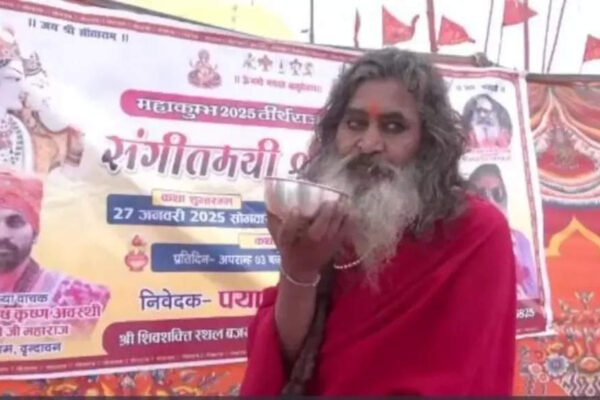 Maha Kumbh 2025: Chai Vala Baba offers FREE coaching to civil service aspirants | – Times of India