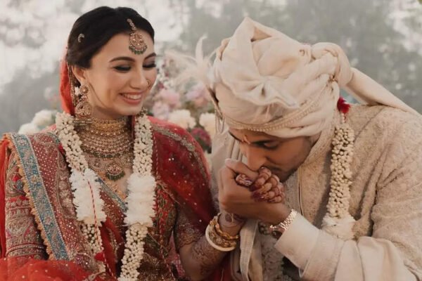 Singer Darshan Rawal and Daral Surelia’s Stylish Wedding Shoot – The Times of India