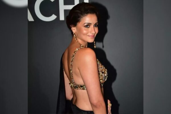 Alia Bhatt’s black saree and jeweled micro blouse turned heads at Sabyasachi’s 25th anniversary – The Times of India