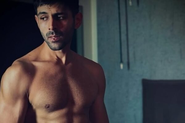 Karthik Aaryan reveals the secret to his killer physique: “Your abs are made in the kitchen…”