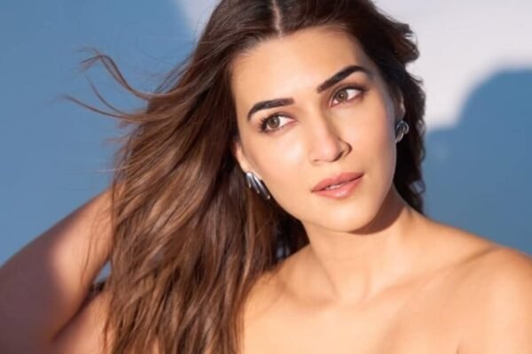 Kriti Sanon’s easy 7-step morning skincare routine includes an ice bath, lots of sunscreen, and no moisturizer