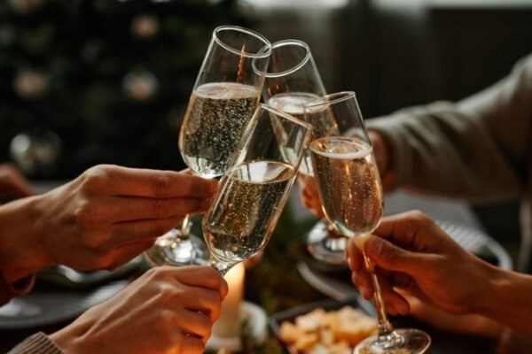Toast Heart Heart: The study shows that champagne lowers sudden risks of cardiac arrest