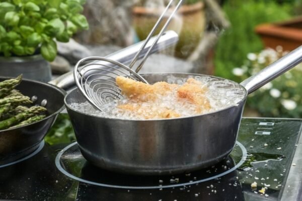 Gastroenterologist recommends 4 culinary oils to reduce the negative effect of deep frying