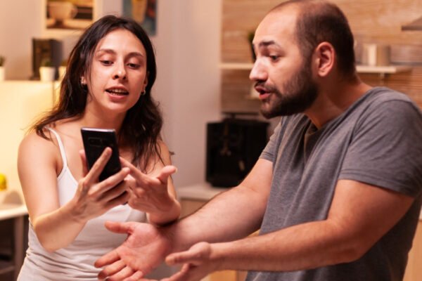 The couple’s therapist shares 7 true or false questions to learn about the “health of your relationship”