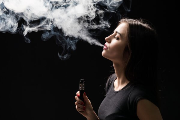 The cardiologist warns that vaping is not safer than smoking, it may be even worse: “Not the harmless habit he is sold”