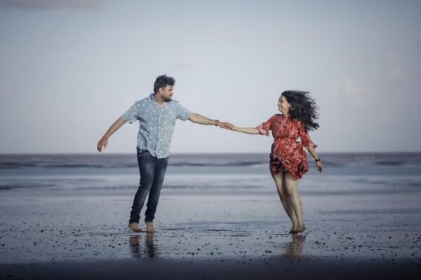 The dating coach shares how to attract a truly generous partner: “Love should feel mutual”