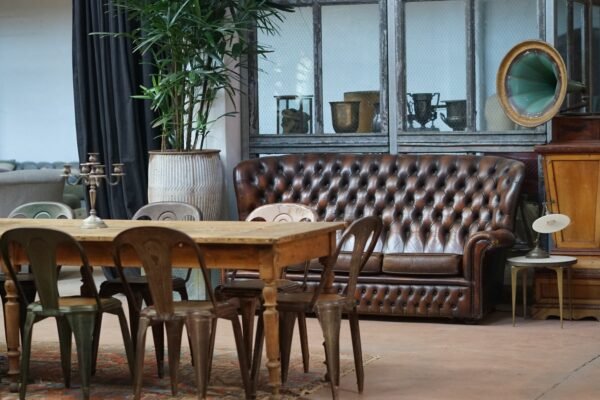 Old Tow -Still Gold: 5 Decor tips to welcome an ancient style to your modern home in 2025