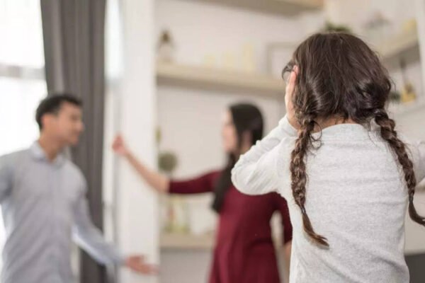 5 reasons why parents should never fight or argue in front of children (and what to do instead)