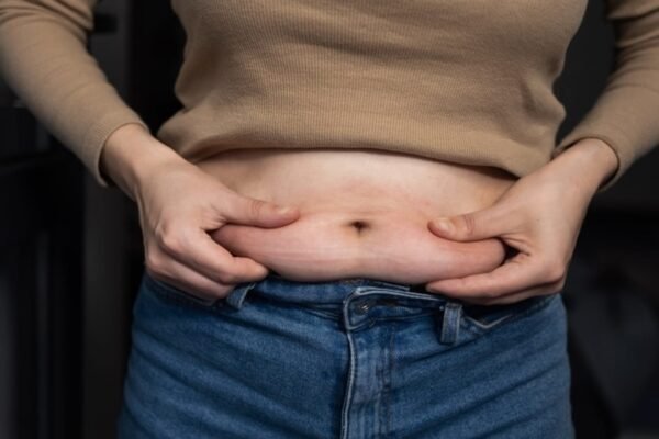 The doctor reveals 6 features you may have insulin resistance: fat in the abdomen, craving for carbohydrates or sugar, thirsty thirst